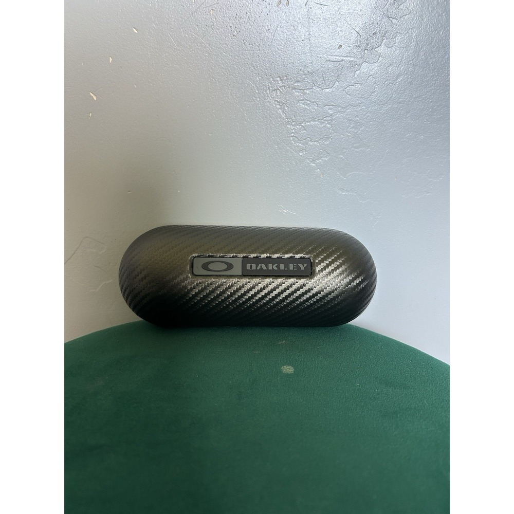 Oakley Rare Carbon Fiber Pattern Clamshell Case